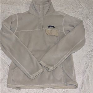 Ivory Patagonia pullover. Size small
